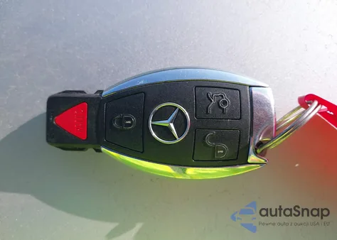 2015 Mercedes-Benz C 300 из США, поврежденный, VIN 55SWF4JB7FU071088